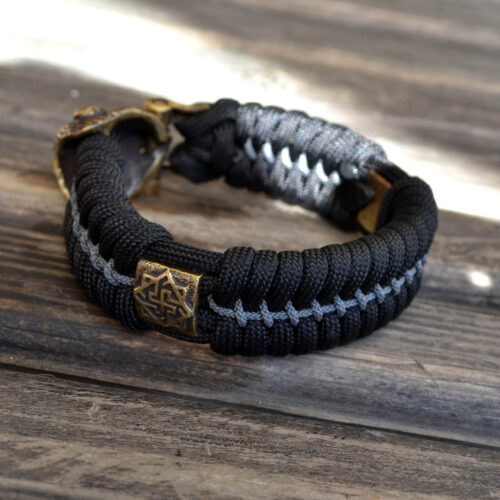 Фото чёрно-синий браслет из паракорда с бусиной валькирия