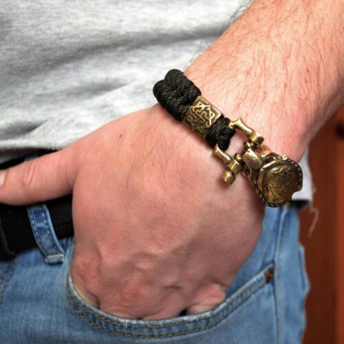 Фото паракордовый браслет с бусиной валькирия и застежкой хищник