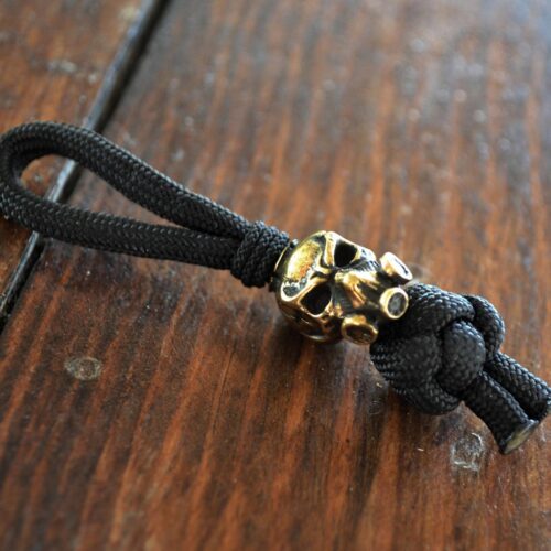 Фото паракордовый брелок с бусиной сталкер и петлей для крепления