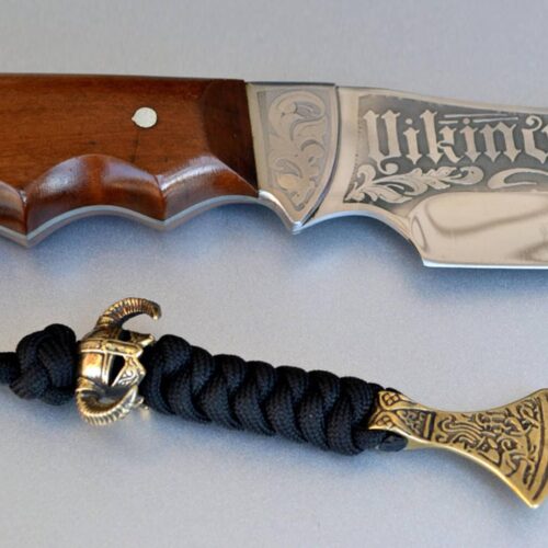 Фото плетеный темляк для ножа