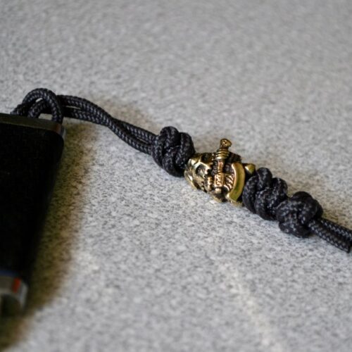 Фото брелок с бусиной воин